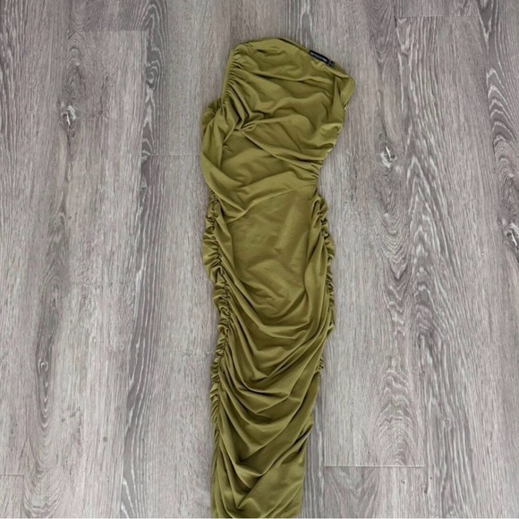 PrettyLittleThing Ruched One Shoulder Midi Dress - Picture 3 of 4